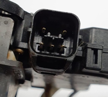 ZÁMEK DVEŘE LEVÝ PŘEDNÍ MITSUBISHI GRANDIS EVROPA