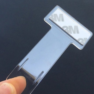 ЗАЖИМ-ДЕРЖАТЕЛЬ ДЛЯ ОКНА ПАРКОВОЧНОГО БИЛЕТА И ИД-КАРТЫ