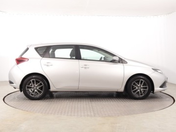 Toyota Auris II Hatchback 5d Facelifting 1.33 Dual VVT-i 99KM 2015 Toyota Auris 1.3 Dual VVT-i, Salon Polska, Klima, zdjęcie 5