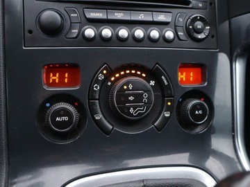 Peugeot 3008 I Crossover Facelifting 1.2 PureTech 130KM 2015 Peugeot 3008 1.2 PureTech, Klima, Klimatronic, zdjęcie 11