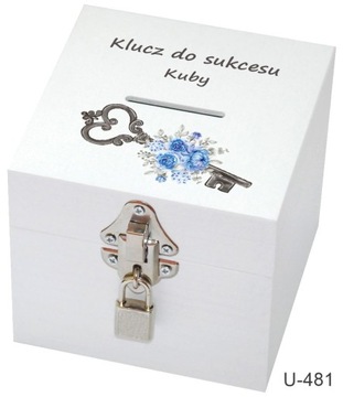 Деревянная детская копилка с ключиком и графикой.