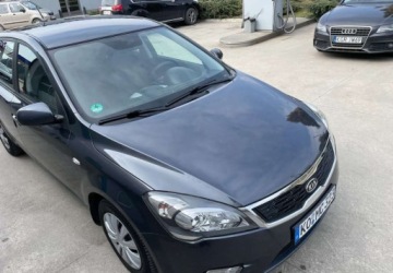 Kia Ceed I Hatchback 5d Facelifting 1.4 DOHC CVVT 90KM 2010 Kia Ceed Kia Ceed 1.4 CVVT Attract 1.4 Benzyna 90KM, zdjęcie 10