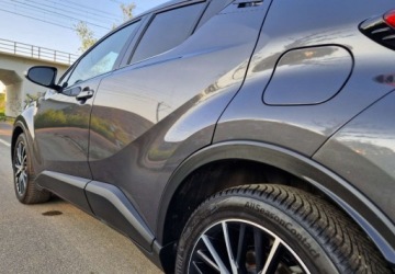 Toyota C-HR I Crossover 1.8 Hybrid 122KM 2017 Toyota C-HR 1,8 Hybrid Prestige Skora Kamera Navi 1.8 Hybryda 122KM, zdjęcie 13