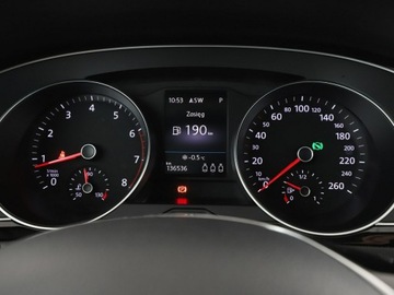Volkswagen Passat B8 Variant 1.4 TSI BlueMotion Technology ACT 150KM 2017 Volkswagen Passat DSG navi kamera i czujniki, zdjęcie 21