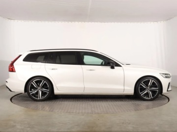 Volvo V60 II  Kombi 2.0 D4 190KM 2019 Volvo V60 D4 2.0 AWD, Salon Polska, 187 KM, 4X4, zdjęcie 5