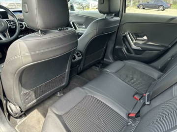 Mercedes Klasa A W177/V177 Hatchback 2.0 250 224KM 2018 Mercedes-Benz A 250 250 Pakiet Progressive - Salon, zdjęcie 16
