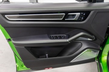 Porsche Cayenne III 2022 Porsche Cayenne Coupé Turbo S E-Hybrid 680 KM., zdjęcie 35