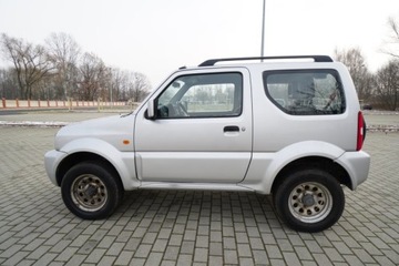 Suzuki Jimny III Standard 1.3 VVT 85KM 2011 SUZUKI JIMNY samochód terenowy zamknięty (SN) 1.3 16V 4x4 (SN413) 86 KM