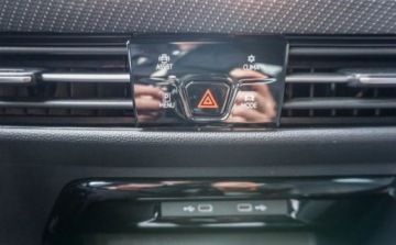 Volkswagen Golf VIII Variant 1.5 eTSI 150KM 2023 Volkswagen Golf Volkswagen Golf 1.5 eTSI MHEV R-Line DSG 1.5 Benzyna 150KM, zdjęcie 18