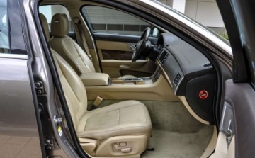 Jaguar XF I Sedan 3.0D V6 S 275KM 2010 Jaguar XF 3,0d (275KM) 2010 r. Automat Skory Bezwypadkowy 3.0 Diesel 275KM, zdjęcie 10