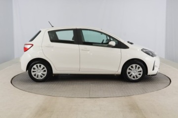 Toyota Yaris III Hatchback 5d Facelifting 2017 1.0 VVT-i 72KM 2019 Toyota Yaris 1.0 VVT-i, Salon Polska, Serwis ASO, zdjęcie 5