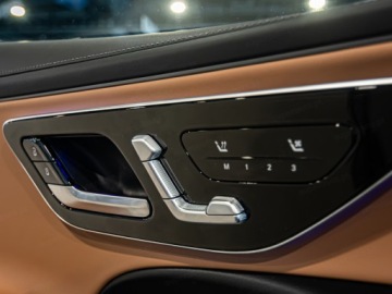 Mercedes Klasa E W214 Sedan 2.0 200 204KM 2025 MERCEDES-BENZ E Klasa 200 AMG Sedan 2.0 (204KM) 2025, zdjęcie 14