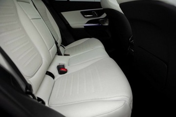 Mercedes GLC C254/X254 Coupe 2.0 220d 197KM 2024 Mercedes-Benz GLC 220d 4Matic Bogate Wyposazenie Mercedes-Benz Autotrade, zdjęcie 30