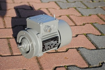 Silnik elektryczny 0.12kw. 1380obr., hamulec. SEW