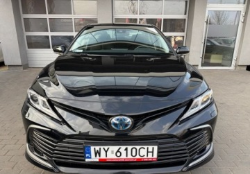 Toyota Camry IX Sedan 2.5 Hybrid Dynamic Force 218KM 2021 Toyota Camry salon Polska, FV-VAT 23, Gwarancja, 1 rej. 2022r. 2.5 Hybryda, zdjęcie 1