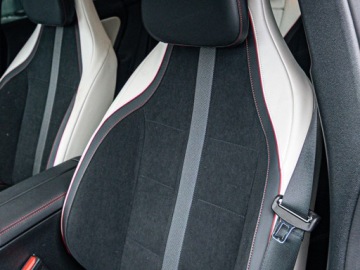 Mercedes CLA C118/X118 2026 MERCEDES-BENZ CLA 180 AMG Line Sedan 1.5 (136KM) 2026, zdjęcie 5