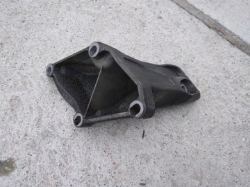 BMW E65 745I N62 UCHYCENÍ LEVÝ DRŽÁKY MOTORU