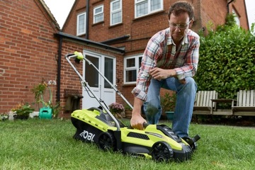 ЭЛЕКТРИЧЕСКАЯ КОСИЛКА RYOBI 33 см С МАСЛОМ ДЛЯ ТРАВЫ 35 л RYOBI RLM13E33S 1300 Вт