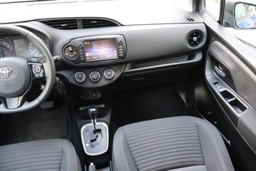 Toyota Yaris III Hatchback 5d Facelifting 2017 1.5 Dual VVT-iE 111KM 2018 Toyota Yaris 1.5 Dual VVT-i, Salon Polska, zdjęcie 7