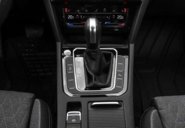 Volkswagen Passat B8 Variant Facelifting 2.0 TDI SCR 150KM 2023 Volkswagen Passat 2.0TDI 150KM DSG, Business, App Connect, Pakiet Zimowy,, zdjęcie 16