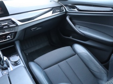 BMW Seria 5 G30-G31 Touring 520d 190KM 2018 BMW 5 520d, 187 KM, Automat, Skóra, Navi, Klima, zdjęcie 7