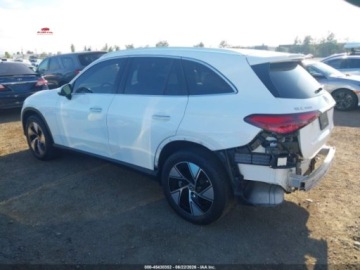 Mercedes GLC C254/X254 2024 Mercedes-Benz GLC 300 4MATIC SUV, 2024r., 4x4, 2.0L 2.0 Hybryda 255KM, zdjęcie 2