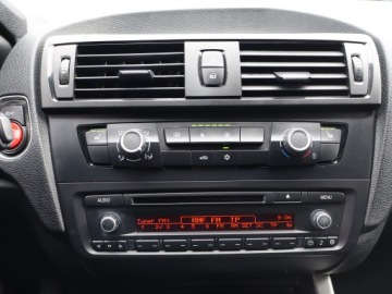 BMW Seria 1 F20-F21 Hatchback 5d 116i 136KM 2012 BMW 1 116i, Xenon, Bi-Xenon, Klima, Tempomat, zdjęcie 11