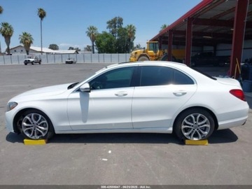 Mercedes Klasa C W205 2018 Mercedes-Benz Klasa C C 300 2.0 Benzyna 241KM, zdjęcie 3