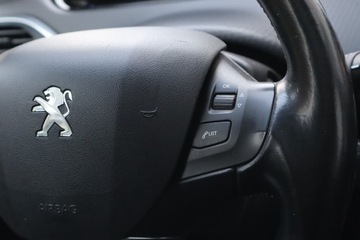 Peugeot 2008 I SUV Facelifting 1.2 PureTech 110KM 2017 Peugeot 2008 1.2 PureTech, Salon Polska, zdjęcie 14