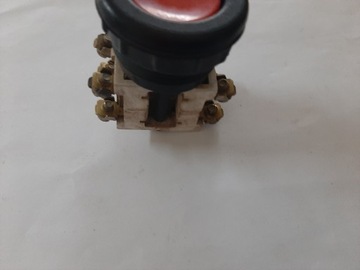 Красная кнопка Fi 30 с контактом x/y