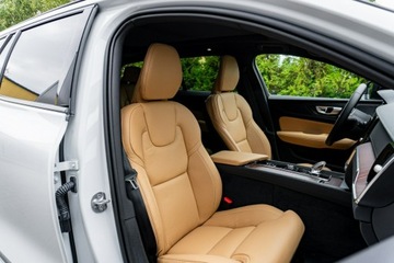 Volvo V60 II  Kombi Facelifting 2.0 B4 B 197KM 2025 Volvo V60 Ultra Dark B4 Mild hybrid Benzyna 197+14, zdjęcie 25