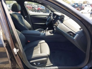 BMW Seria 5 G90-91 2023 BMW Seria 5 540i 2023 3.0l 3.0 Benzyna 335KM, zdjęcie 9