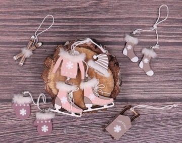 ДЕРЕВЯННЫЕ ВЕШАЛКИ ДЛЯ ЕЛОК МЕХОВЫЕ 6 ШТ.