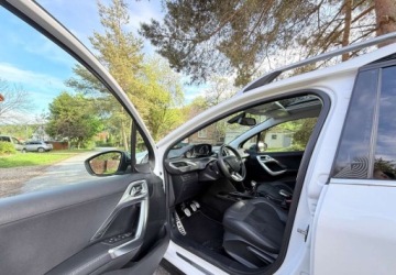 Peugeot 2008 I SUV Facelifting 1.2 PureTech 110KM 2018 Peugeot 2008 Peugeot 2008 PureTech 110 StopampStart Crossway 1.2 Benzyna, zdjęcie 12