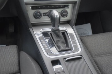 Volkswagen Passat B8 Variant 2.0 TDI 190KM 2015 Volkswagen Passat Variant VW PASSAT 2.0TDI 190KM DSG NAVI HAK Masaze Gwara, zdjęcie 28