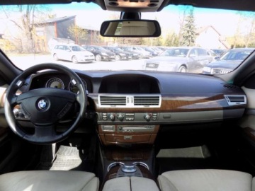 BMW Seria 7 E65 Sedan 750 i 367KM 2005 BMW Seria 7 BIALOLEKA 4.8 V8 Benzyna (367 KM), 2005r prod. KOMIS TYSIAK, zdjęcie 4
