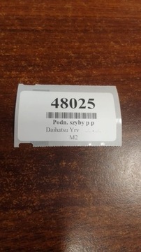 DAIHATSU YRV ZVEDÁK OKNO PRAVÝ PŘEDNÍ 2621001010