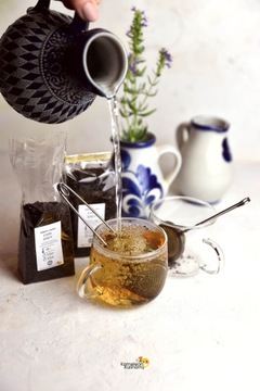 Заварочный чайник для трав и других настоев, металлический зажим, удобное ситечко.