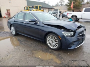 Mercedes Klasa E W214 2023 Mercedes-Benz Klasa E 2023 r., E350 4 MATIC 2.0 Benzyna 255KM, zdjęcie 2
