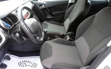 Citroen C3 II Hatchback facelifting 1.2 VTi 82KM 2014 Citroen C3 1.2 Benzyna 82KM, zdjęcie 9
