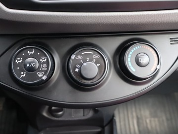 Toyota Yaris III Hatchback 5d Facelifting 2017 1.0 VVT-i 72KM 2019 Toyota Yaris 1.0 VVT-i, Salon Polska, Klima, zdjęcie 12