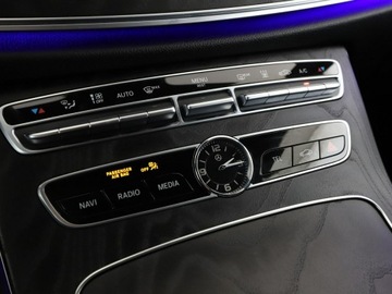 Mercedes Klasa E W213 Kombi 2.0 300de 316KM 2020 Mercedes E 200 PHEV full LED navi skóra/alcantara, zdjęcie 28