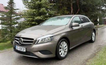Mercedes Klasa A W176 Hatchback 5d 1.6 180 BlueEFFICIENCY 122KM 2013 Mercedes-Benz Klasa A Mercedes-Benz Klasa A 180 1.6 Benzyna 122KM, zdjęcie 1