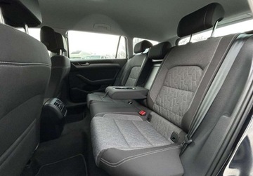 Volkswagen Passat B8 Variant Facelifting 1.5 TSI EVO 150KM 2023 Volkswagen Passat Variant Variant Business Pakiety, ACC, Kamera, GPS, Pod, zdjęcie 17