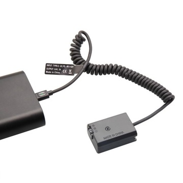 Например, декодированный аккумуляторный адаптер Fw50 с кабелем USB C.