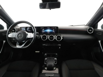 Mercedes Klasa A W177/V177 2019 Mercedes A 180 FV23% AMG Line automat navi kamera, zdjęcie 14