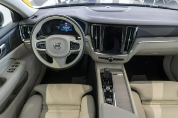 Volvo V60 II  Kombi Facelifting 2.0 B4 B 197KM 2026 Volvo V60 Plus Dark B4 Mild hybrid Benzyna 197 KM, zdjęcie 14