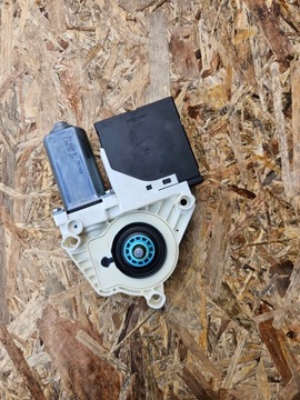 MOTOR ZVEDÁNÍ OKNO SEAT ALTEA LEVÝ PŘEDNÍ 5P0837401AG