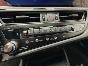 Lexus ES VII (XV70) Sedan Facelifting 300h 218KM 2025 Od ręki - 300h Business Edition 2.5 E-CVT 218KM | Szyberdach!, zdjęcie 13