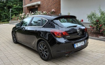 Opel Astra J Hatchback 5d 2.0 CDTI ECOTEC 160KM 2011 Opel Astra 2,0CDTI (160KM) Skory 2.0 Diesel 160KM, zdjęcie 2